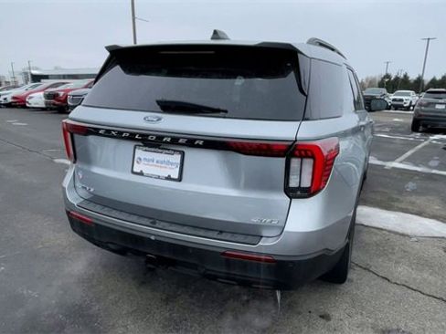 Used 2025 Ford Explorer Active image 9