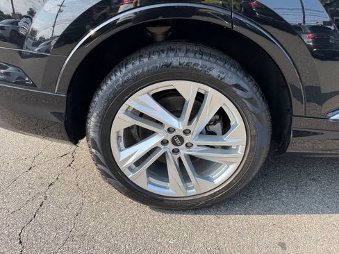 Used 2023 Audi Q7 2.0T Premium w/ Convenience Package AWD/4WD image 11