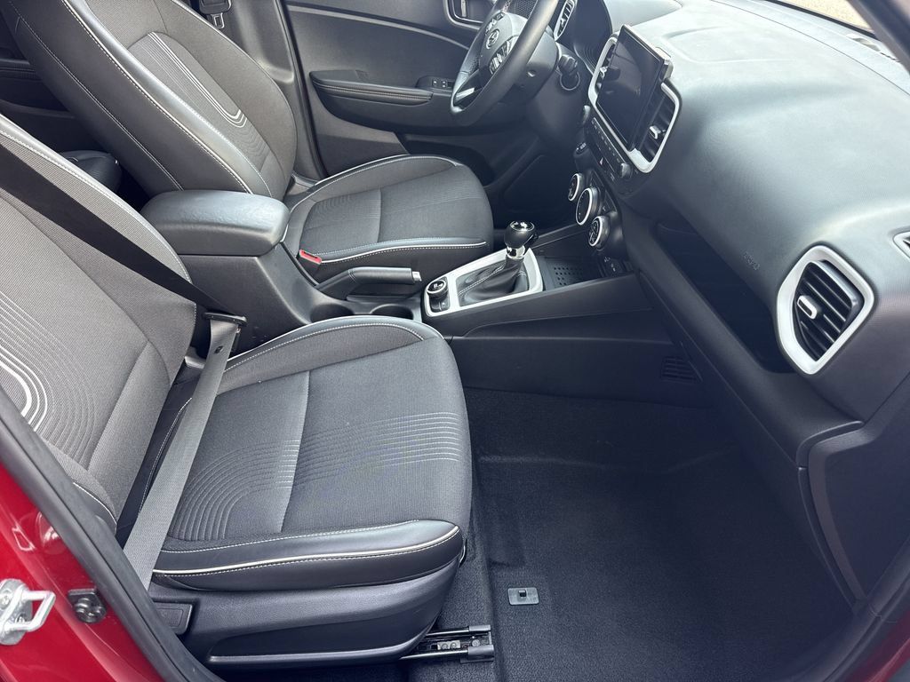Used 2024 Hyundai Venue Limited FWD image 12