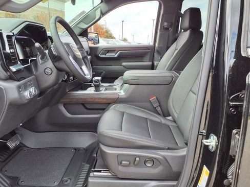 New 2026 GMC Sierra 1500 SLT image 18