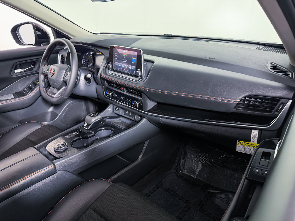 Certified 2026 Nissan Rogue SV AWD/4WD image 13