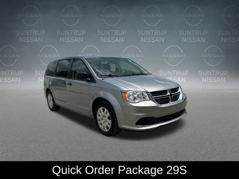 Used 2020 Dodge Grand Caravan SE FWD image 9