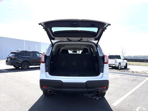 Used 2025 Subaru Ascent Premium image 11