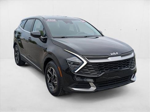 Used 2024 Kia Sportage LX image 3