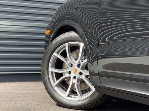 New 2025 Porsche Cayenne Coupe AWD/4WD image 34