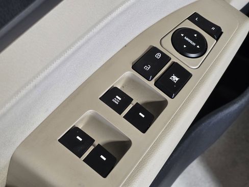 Used 2018 Hyundai Elantra SEL image 20