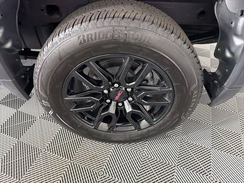 Used 2025 GMC Sierra 1500 Elevation image 18