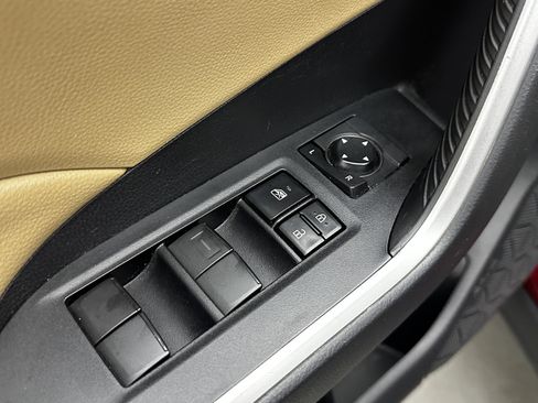 Used 2022 Toyota RAV4 LE image 11