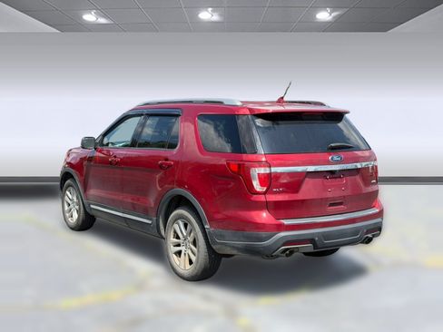Used 2018 Ford Explorer XLT w/ Equipment Group 201A AWD/4WD image 3