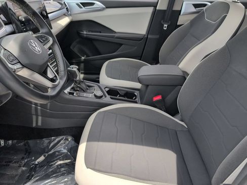 Used 2025 Volkswagen Taos SE AWD/4WD image 24