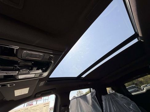 New 2026 GMC Yukon Elevation AWD/4WD image 17