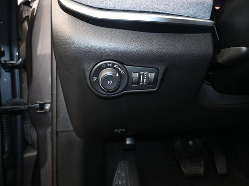 Used 2024 Jeep Compass Latitude AWD/4WD image 12