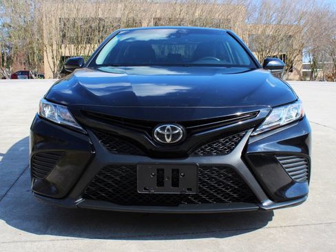 Used 2018 Toyota Camry SE image 5