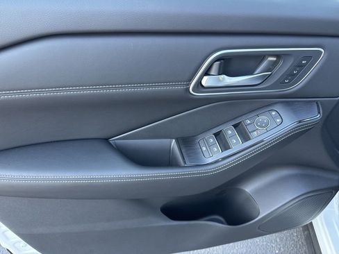 New 2026 Nissan Rogue Platinum AWD/4WD image 13