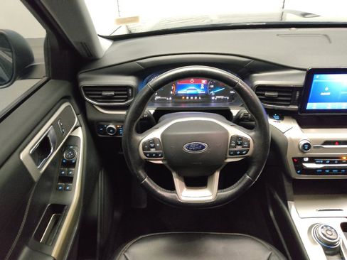 Used 2021 Ford Explorer XLT w/ Equipment Group 202A RWD image 22