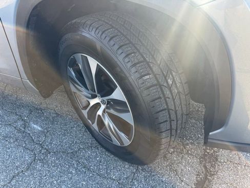 Used 2021 Toyota Highlander XLE image 39