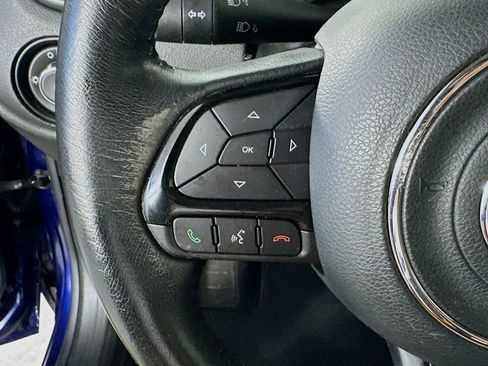 Used 2019 Jeep Renegade Altitude w/ UConnect 8.4 Nav Group FWD image 26