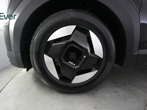 Used 2024 Kia EV9 Light Long Range RWD image 19
