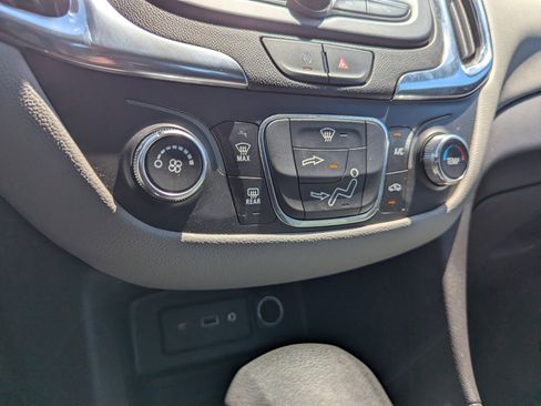 Used 2022 Chevrolet Equinox LS w/ LPO, Floor Liner Package AWD/4WD image 23
