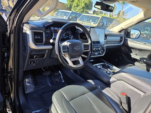 Used 2023 Ford Expedition Max XLT image 8
