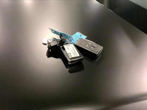 Used 2025 Land Rover Range Rover Long Wheelbase SE image 13