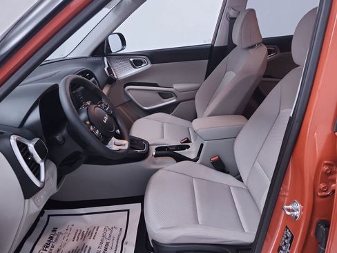 Used 2025 Kia Soul LX FWD image 13