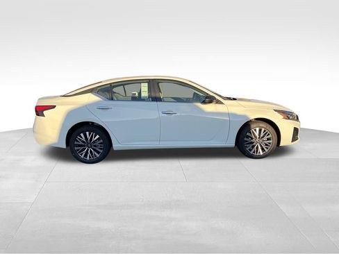 New 2025 Nissan Altima 2.5 SV image 5