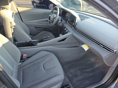Used 2025 Hyundai Elantra SE FWD image 7
