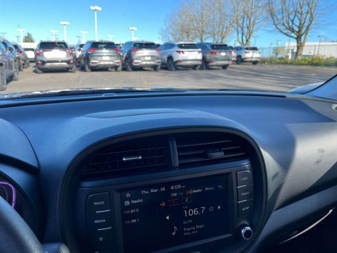 Used 2025 Kia Soul LX w/ LX Technology Package image 17