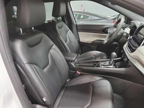 Used 2025 Jeep Compass Limited image 30