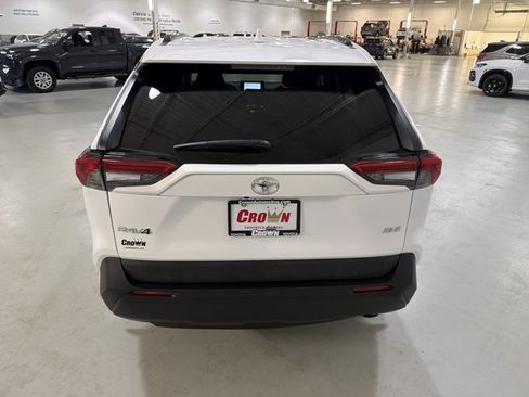 Used 2024 Toyota RAV4 XLE w/ Convenience Package FWD image 8