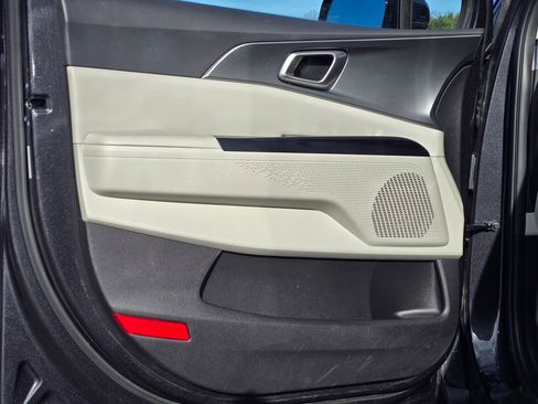 Used 2024 Kia Carnival LX image 45