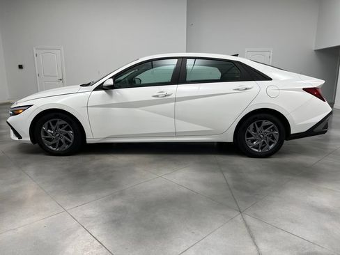 Used 2024 Hyundai Elantra SEL image 4