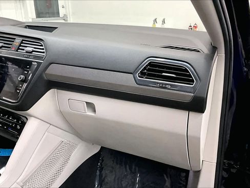 Used 2022 Volkswagen Tiguan SE image 19
