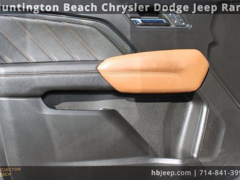 Used 2023 GMC Canyon AT4 w/ AT4 Premium Package image 11