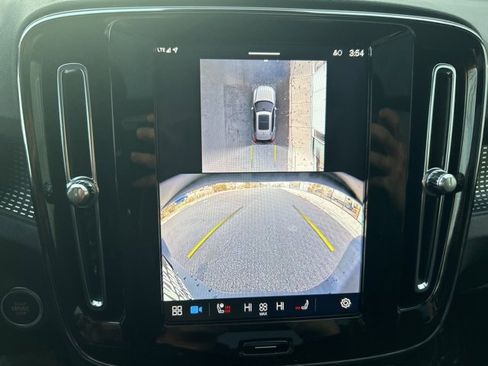 Certified 2025 Volvo XC40 B5 Plus image 23