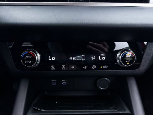 New 2025 Mitsubishi Outlander ES image 17