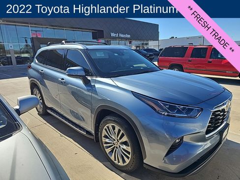 Used 2022 Toyota Highlander Platinum image 2