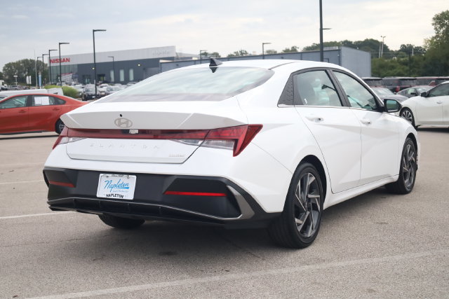 Used 2025 Hyundai Elantra Limited FWD image 4