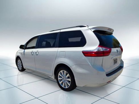 Used 2017 Toyota Sienna XLE Premium AWD/4WD image 8