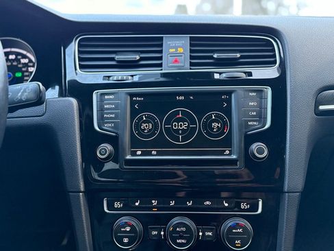 Used 2017 Volkswagen Golf R 4-Door image 25