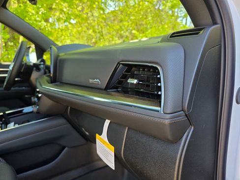 New 2026 Chevrolet Suburban High Country image 18