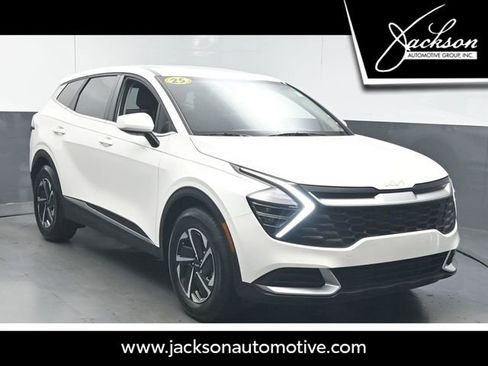 Used 2025 Kia Sportage LX FWD image 1