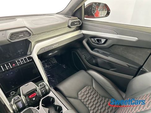Used 2020 Lamborghini Urus image 36