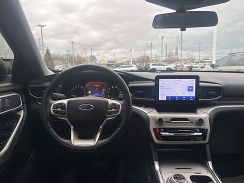 Used 2021 Ford Explorer XLT w/ Equipment Group 202A image 7