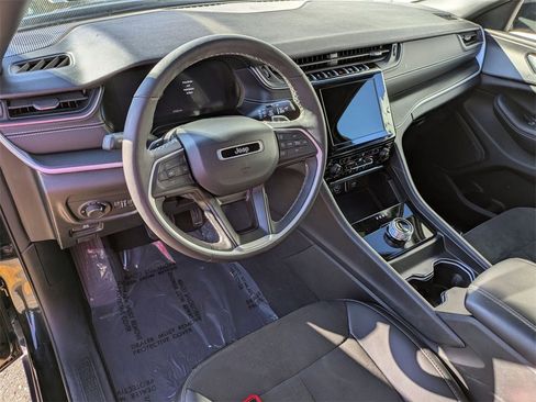 Used 2024 Jeep Grand Cherokee L Laredo image 11