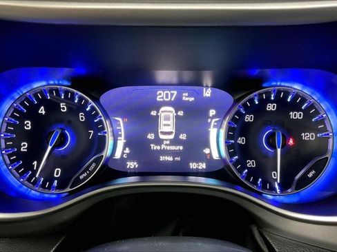Used 2025 Chrysler Pacifica Select FWD image 20