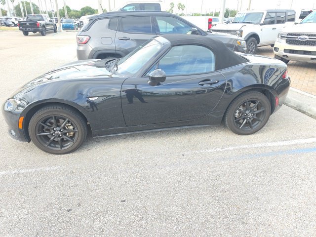 Used 2022 MAZDA MX-5 Miata Sport RWD image 4