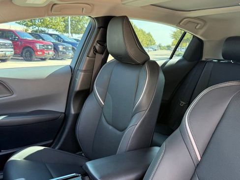 Used 2024 Toyota Prius Limited w/ Limited Premium Package FWD image 17