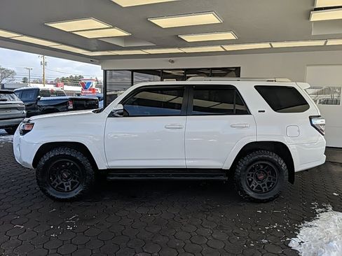 Used 2017 Toyota 4Runner SR5 Premium image 9